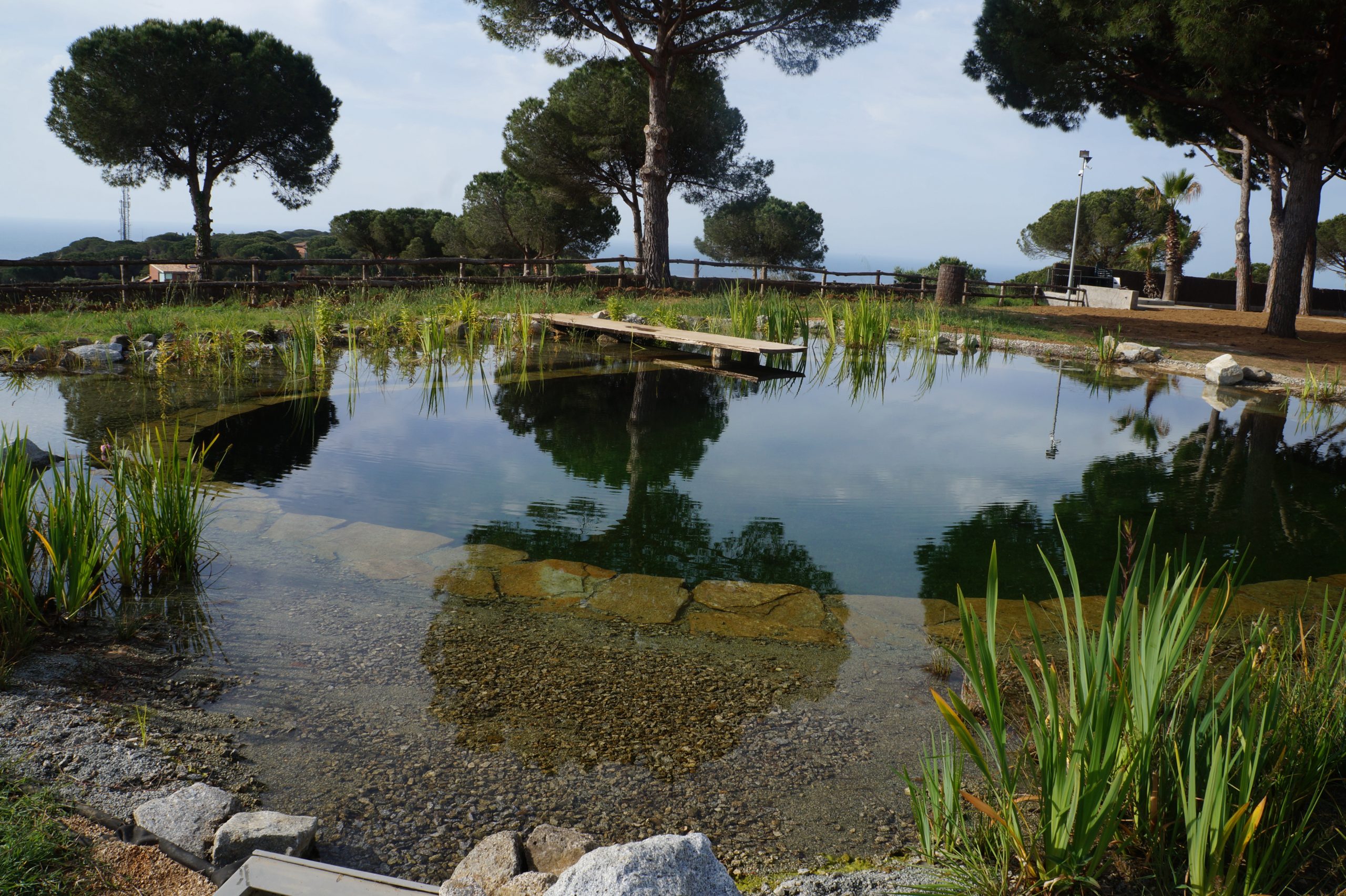 Piscina natural en el Maresme con vistas al Mediterráneo